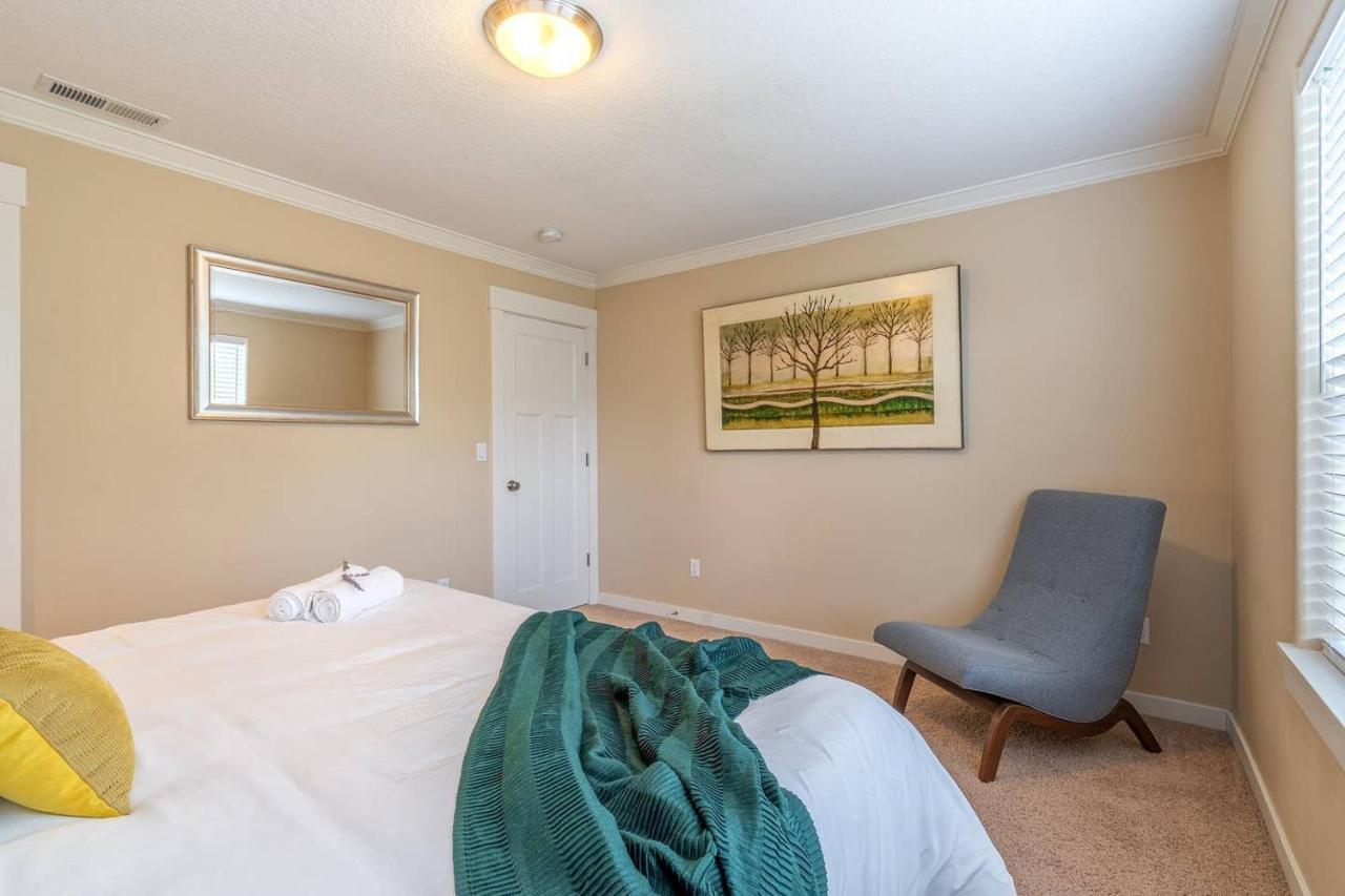 Modern home, Four bedrooms, King Beds Tigard Buitenkant foto