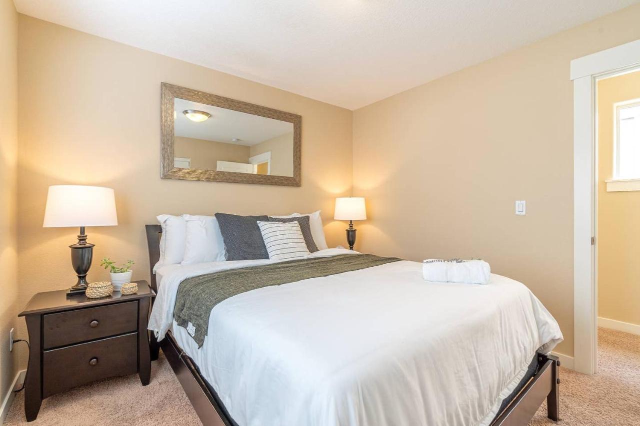 Modern home, Four bedrooms, King Beds Tigard Buitenkant foto