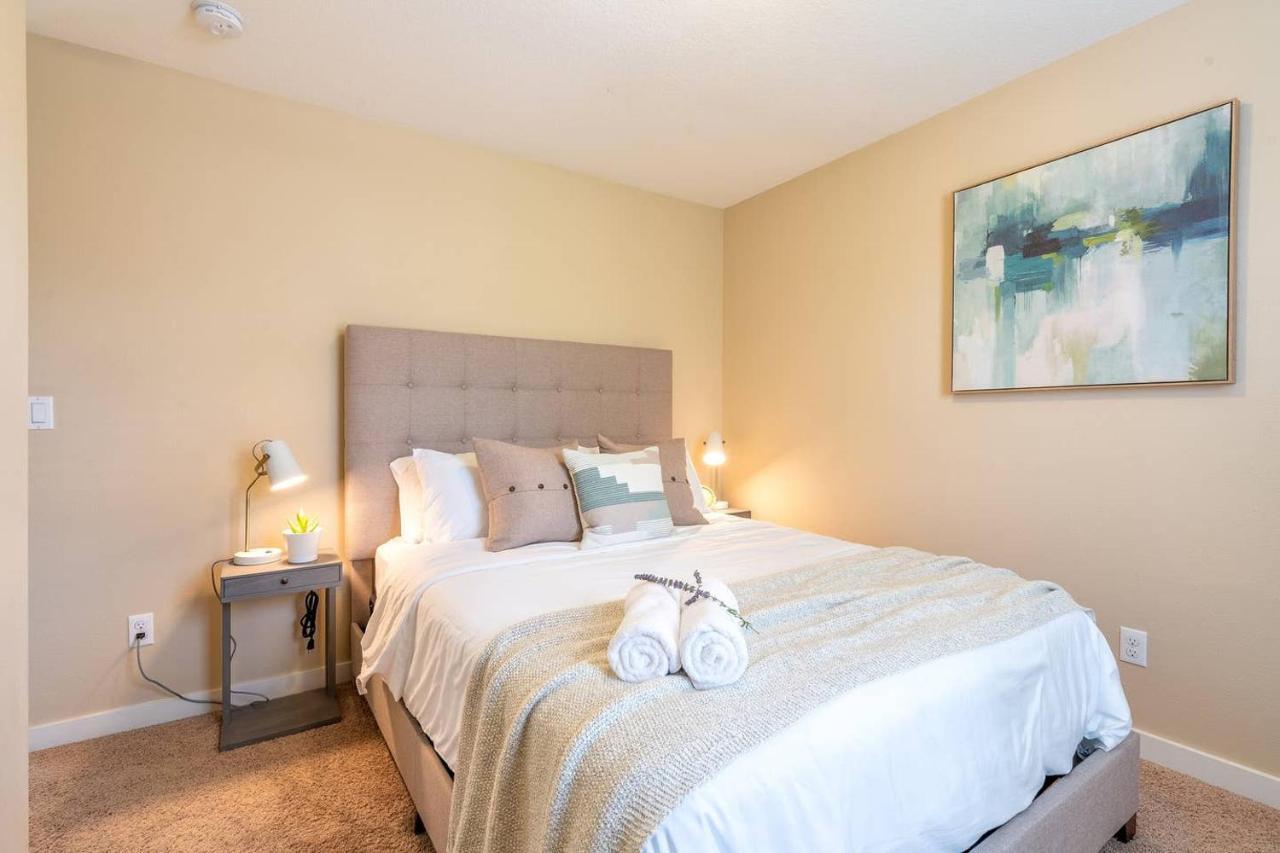 Modern home, Four bedrooms, King Beds Tigard Buitenkant foto