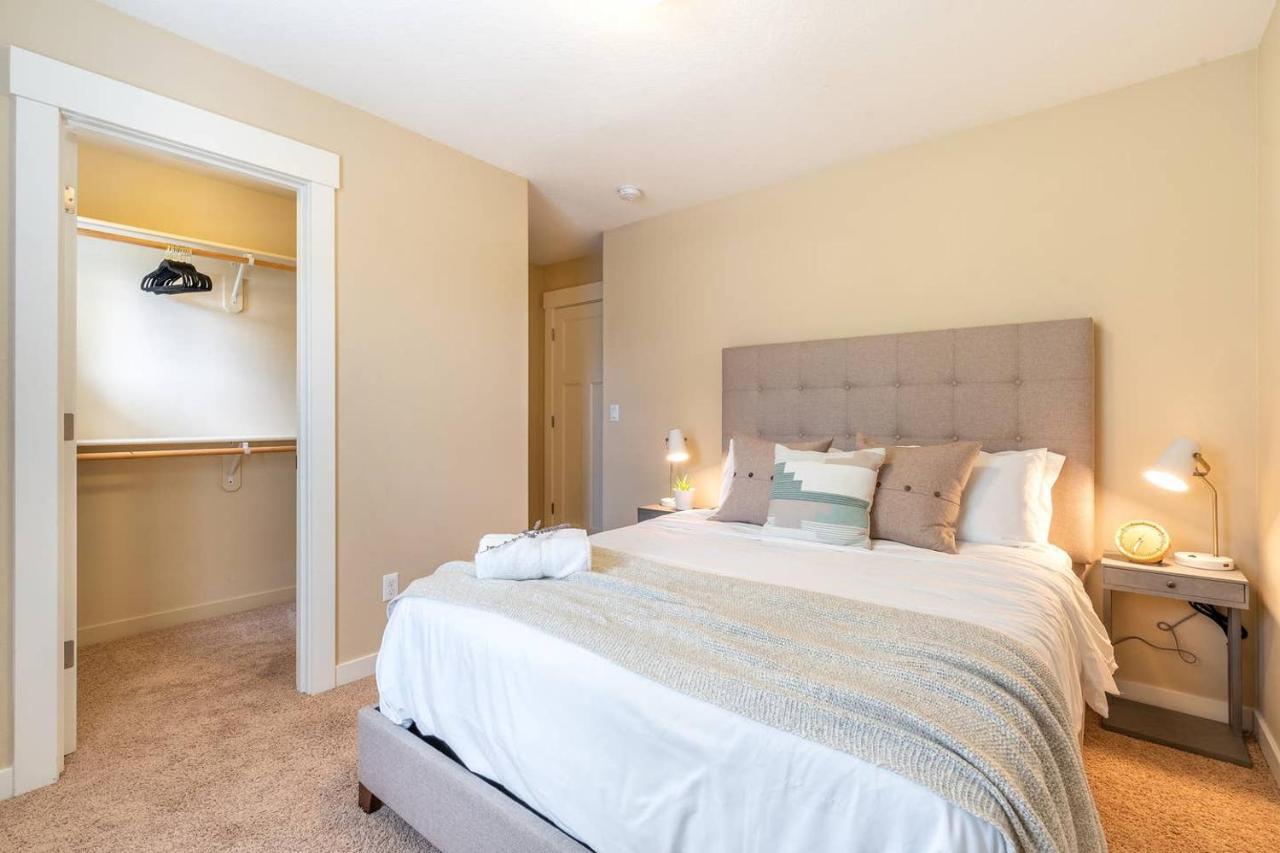 Modern home, Four bedrooms, King Beds Tigard Buitenkant foto