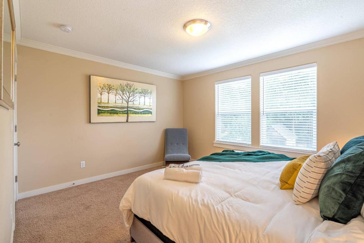 Modern home, Four bedrooms, King Beds Tigard Buitenkant foto